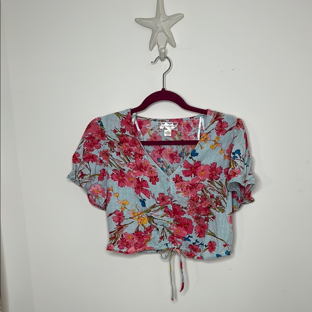 Chic Pink and Blue Puff Sleeve Crop Blouse with Ruched Tie Front